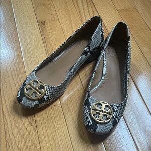 Tory Burch Snake-Print Logo Ballet Flats in Black & Cream